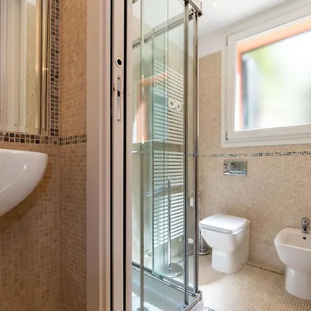 Isaia Garden -private Garden Bath Bolognarooms Holiday home