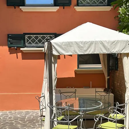 Isaia Garden -private Garden Bath Bolognarooms *